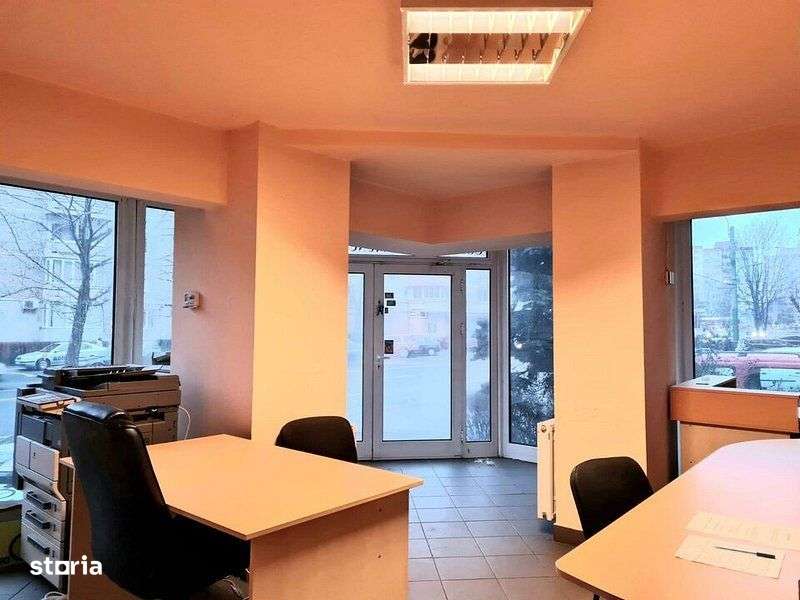 Spatiu birouri/comercial cu vitrina mare de 11 ml la B-dul Zizinului-11