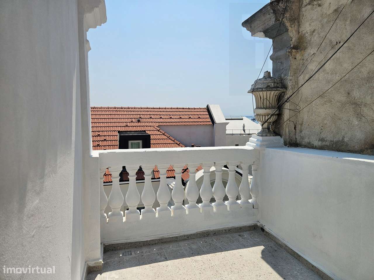 Vendo T2  remodelado em predio totalmente remodelado Terraço vista Rio-14