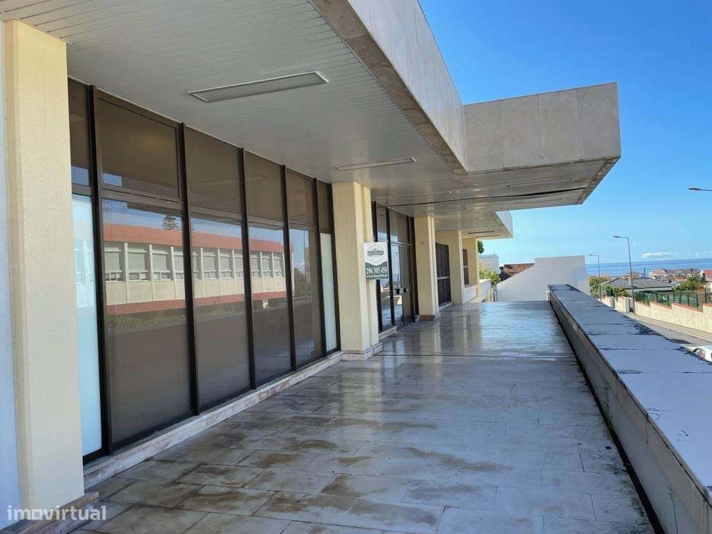 Edifício destinado a Comércio e Serviços em Ponta Delgada, São José-6