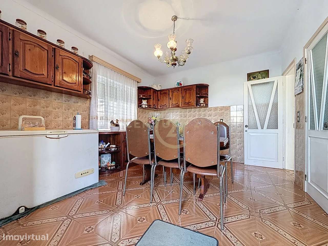 T4 em Lajes, Praia da Vitória, com garagem e árvores de fruto-5