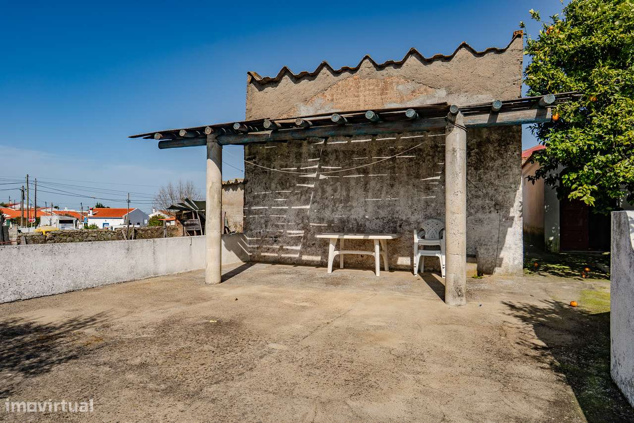 CASA COM QUINTAL | PARA VENDA | FALCOEIRAS-29