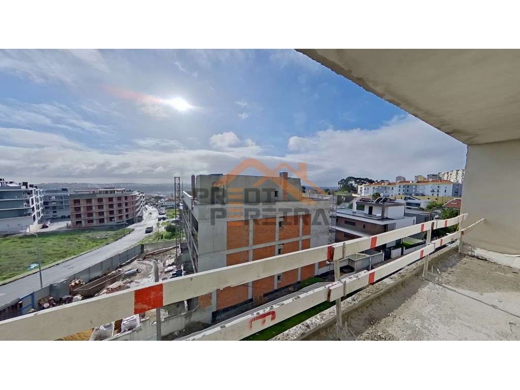 Apartamento T2, localizado em Santo António dos Cavaleiros.-16