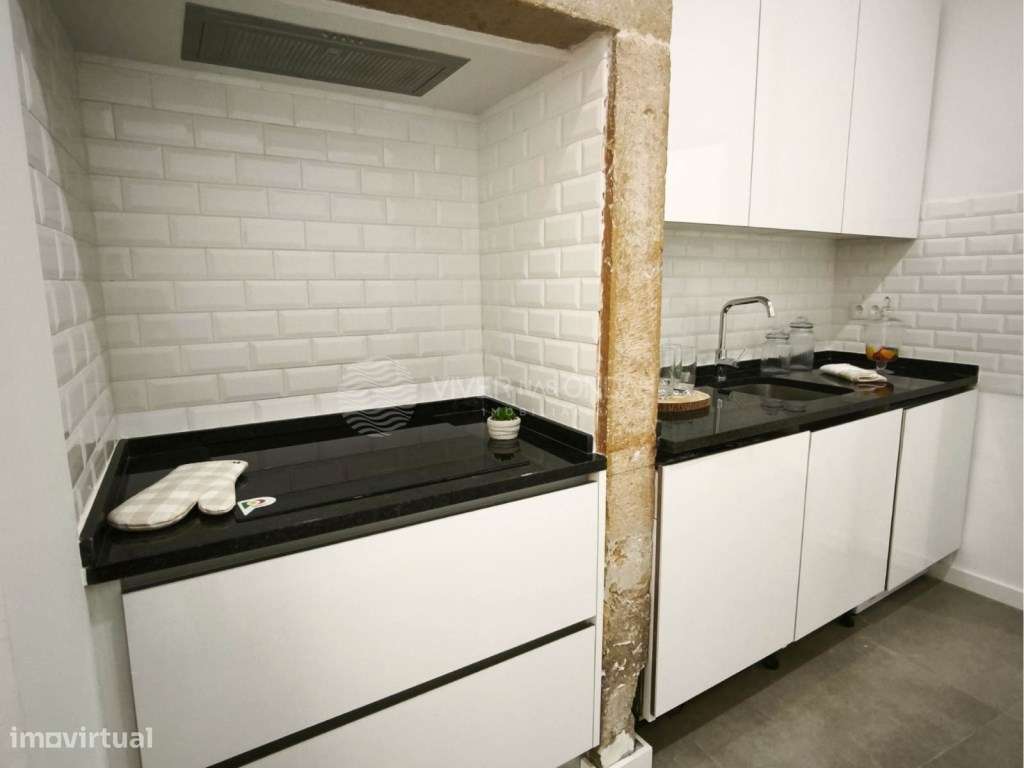 Apartamento T3 totalmente remodelado, com arrecadação, em Benfica.-11