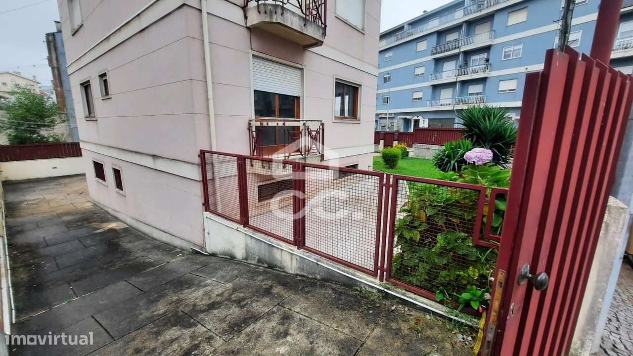 Apartamento T1+1 com Armazém e lugar de garagem-5