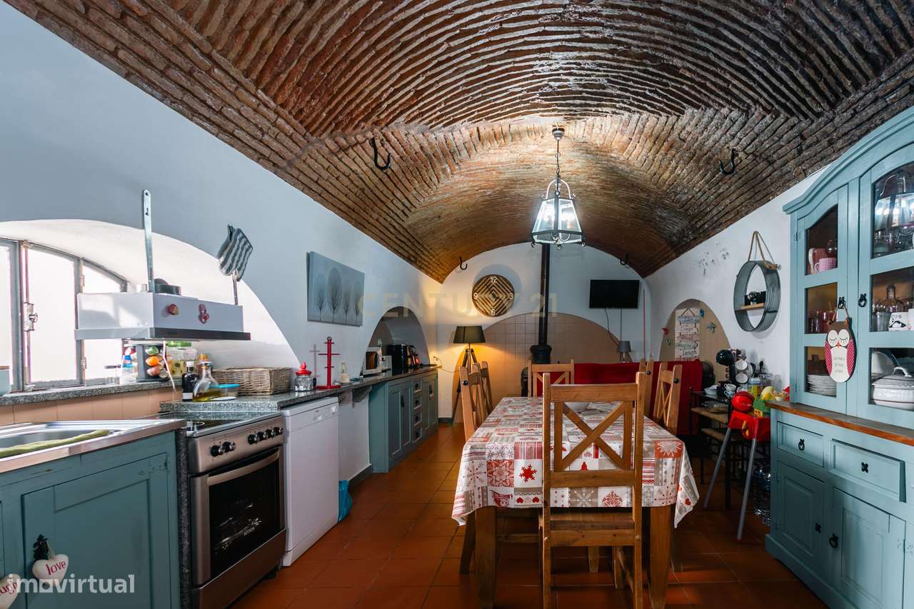 Rés-do-Chão de Moradia T4 com 4 suítes no centro de Mourão - Alentejo-15