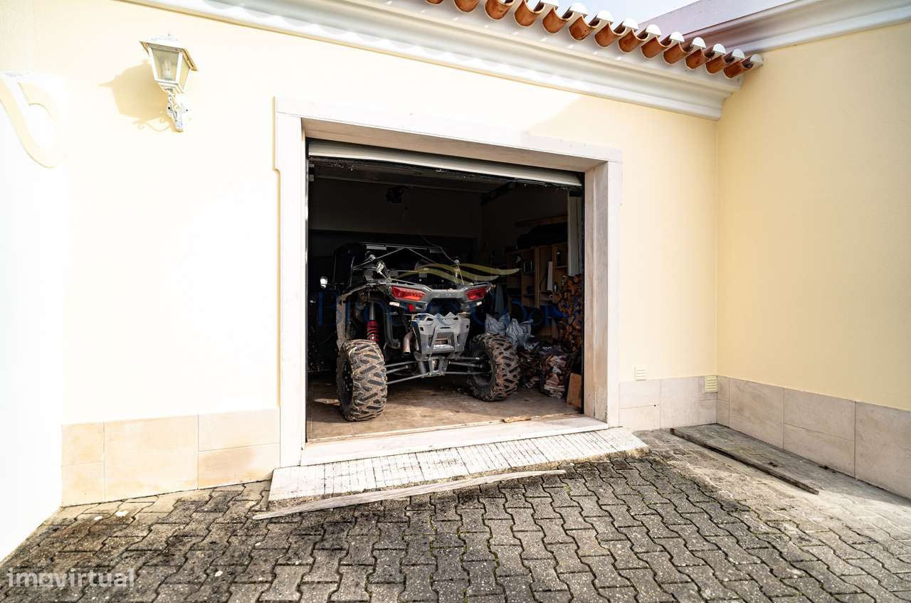 Moradia T2 com Piscina Privada e a 30m de Lisboa-27