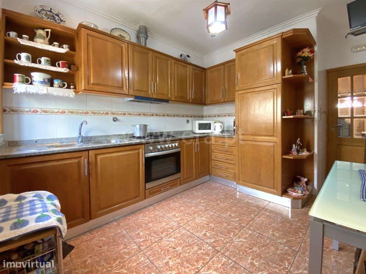 Moradia em banda com garagem, próxima ao centro - Grande imagem: 2/19