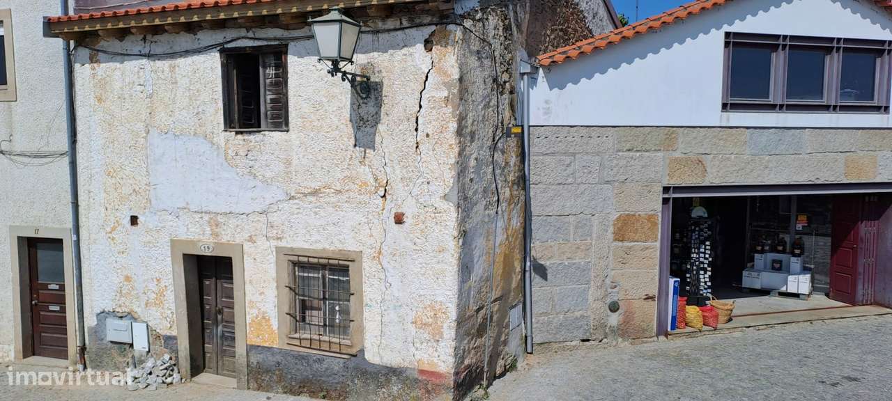 Moradia para Restaurar, zona histórica de Miranda do Douro - Grande imagem: 5/24