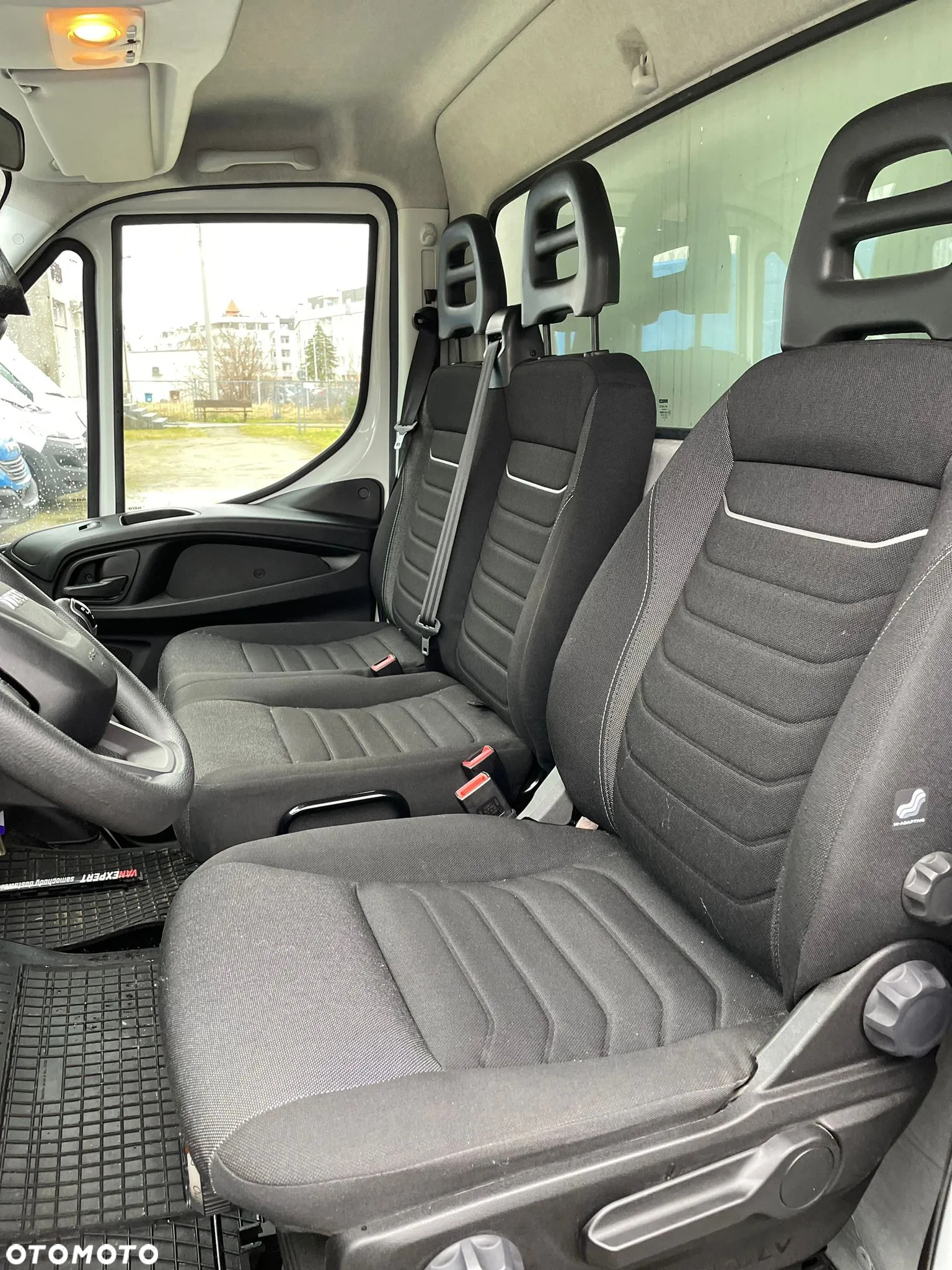 Iveco Daily 35s18H Kontener z Windą - 15