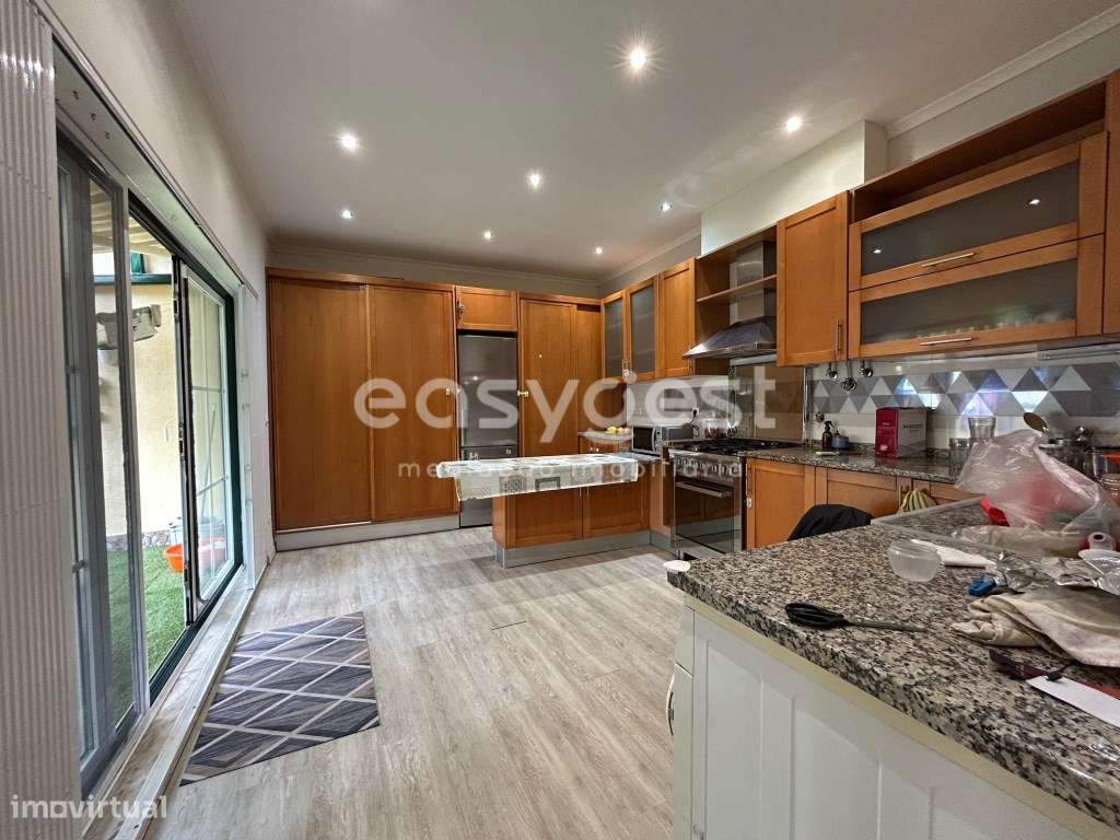 Moradia T3 Bairro da Encarnação com logradouro 34m2 e garagem 2 lug... - Grande imagem: 5/17