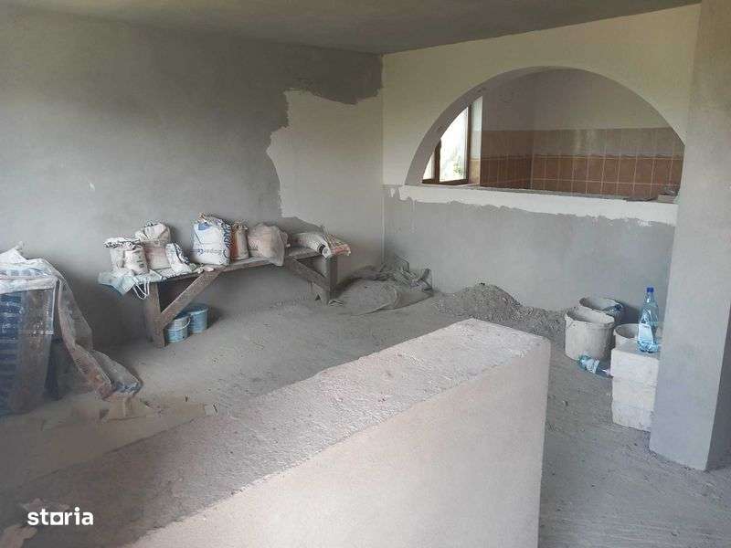 Vand casa Pitesti 1200mp - Imagine principală: 5/8