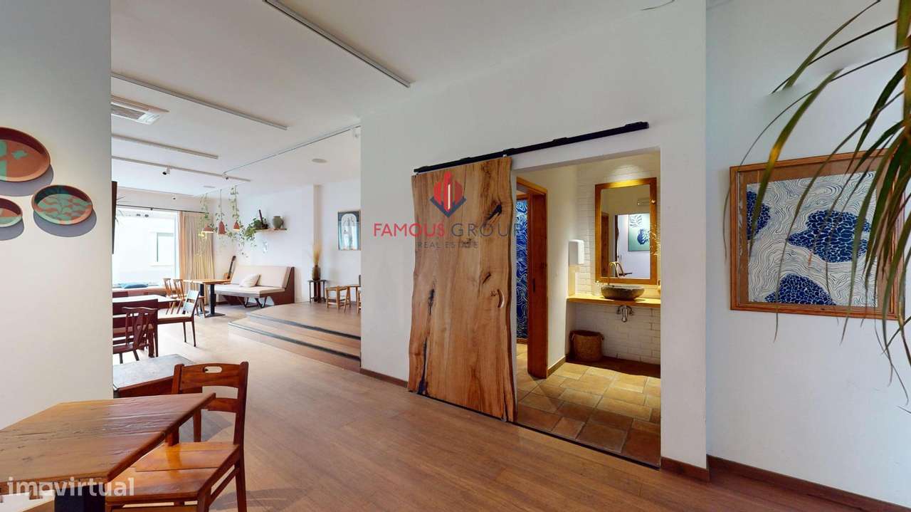 Prédio Histórico com Alojamento Local, Restauração e Espaço...-10