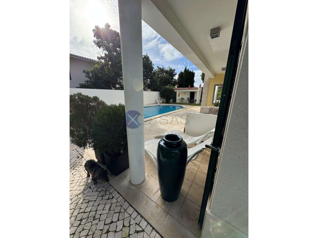 single-family residential building, with a T6 layout, comprising gr...-7