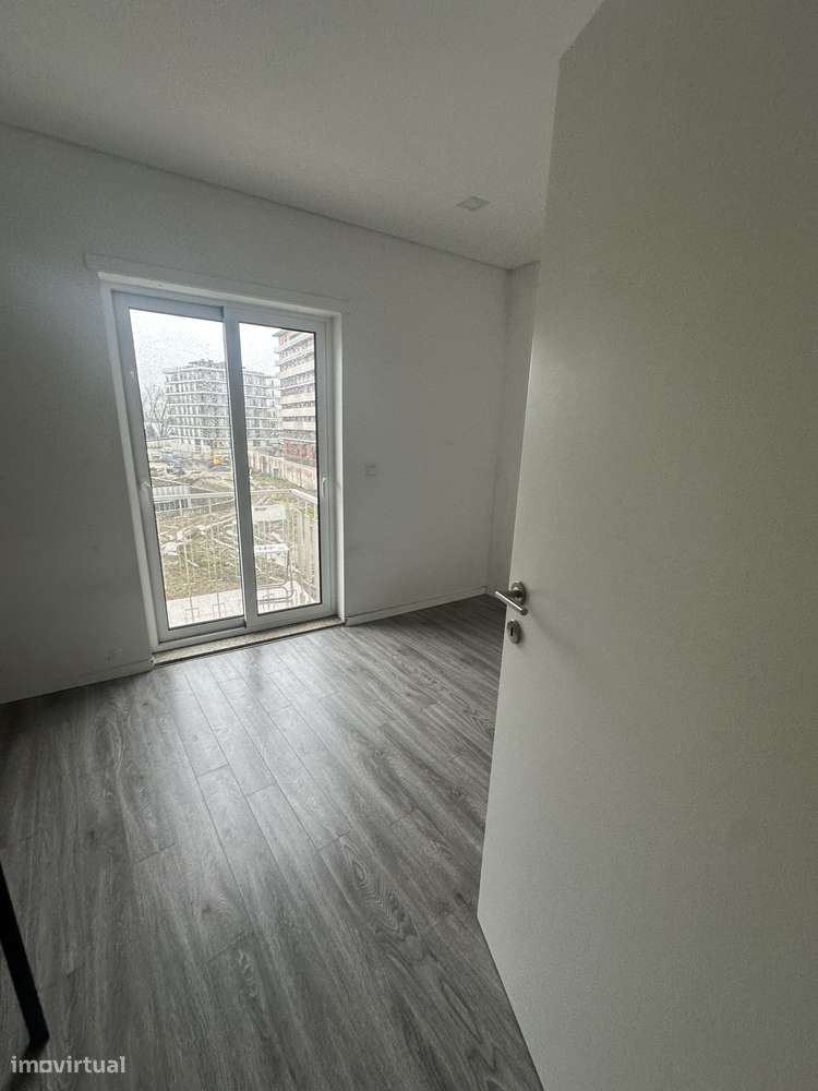 T2+1 ao lado do bragaparque - Grande imagem: 2/7