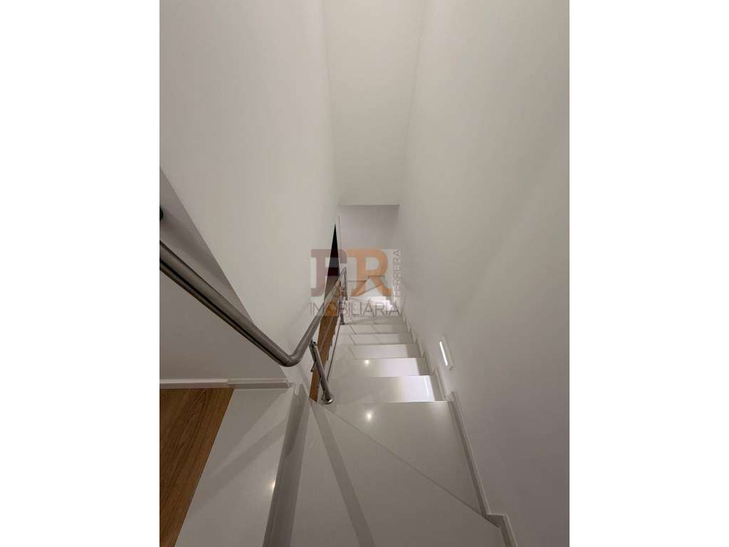 Moradia Geminada Gaveto T3 com Garagem Quinta do Conde-46