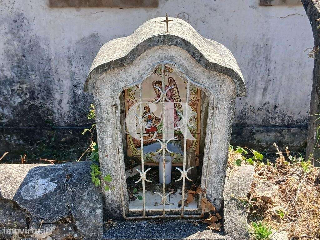 Propriedade com charme histórico, natureza e projeto aprovado em Figue-39