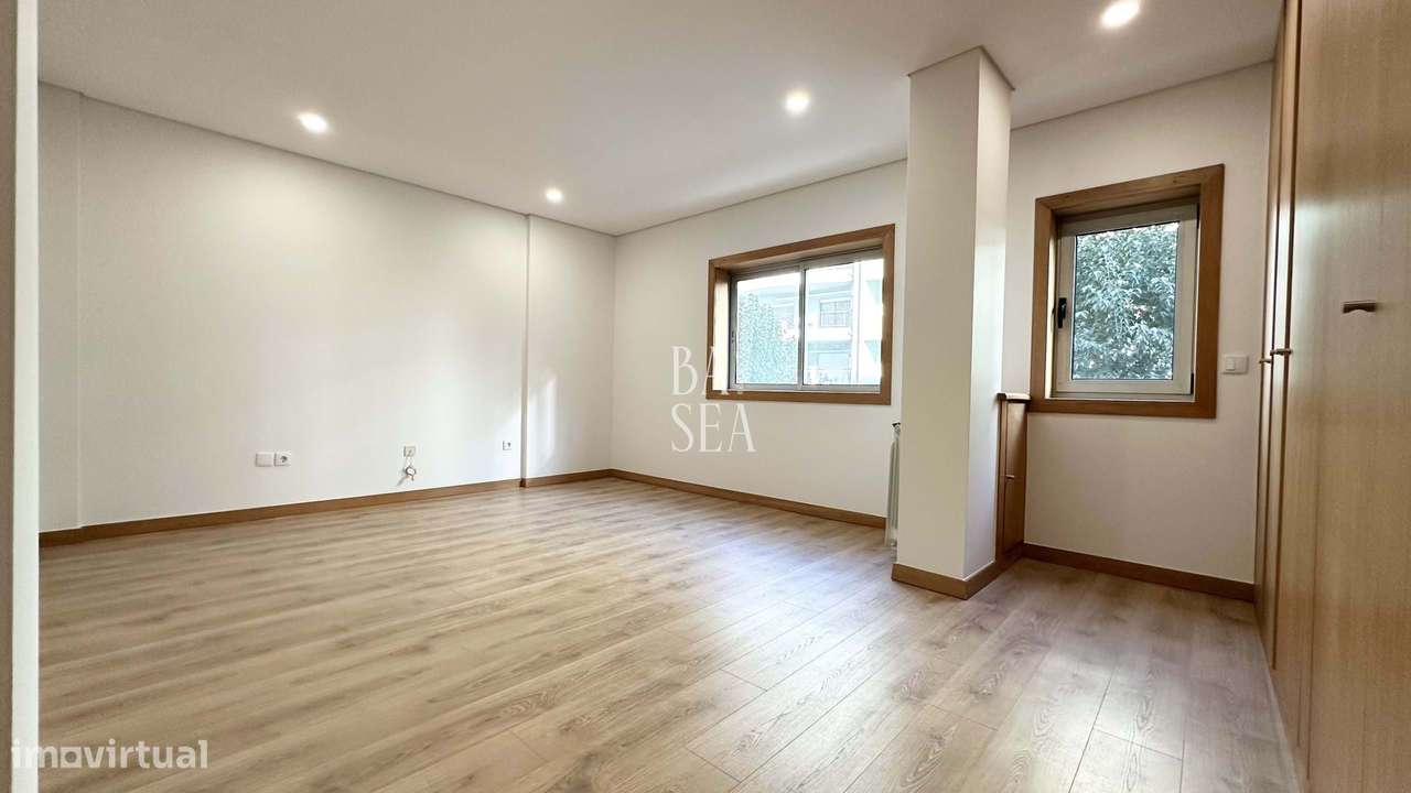 Apartamento T4 em  Nogueiró com uma box para 2 carros .-9