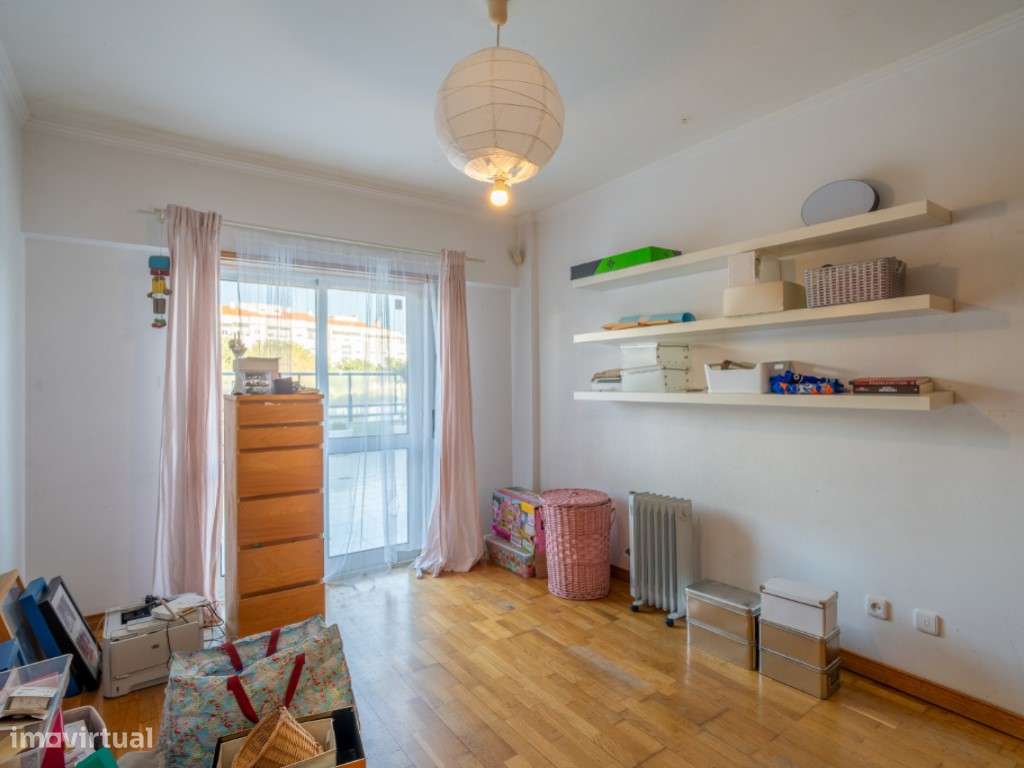 VENDE-SE T3 COM TERRAÇO E GARAGEM EM CARCAVELOS-20