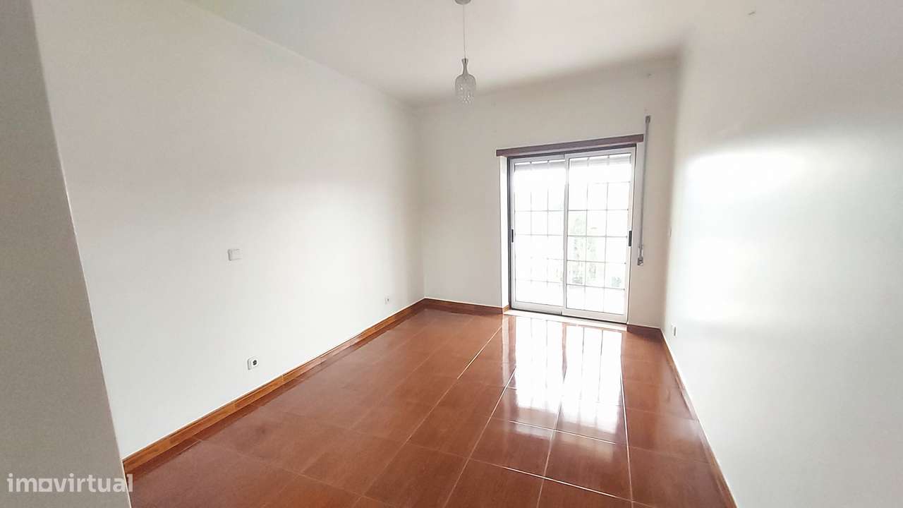 Apartamento T3 c/ garagem - centro de São Mamede - Próximo de Fátima-6