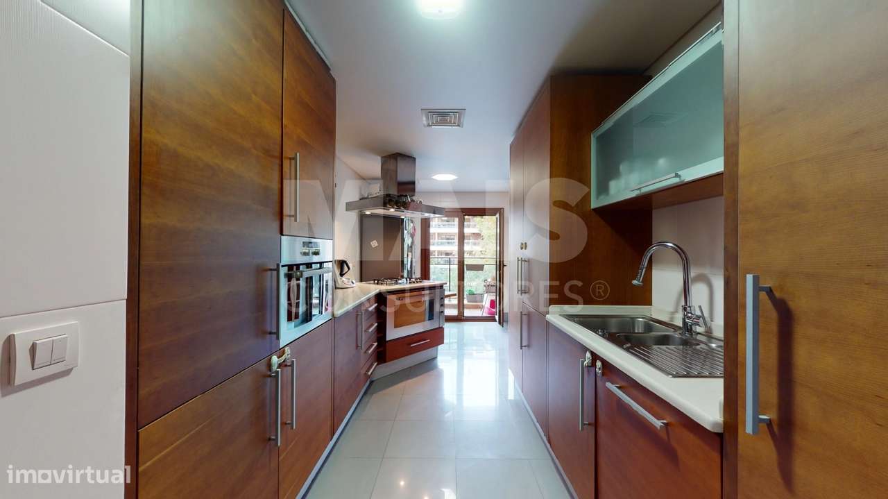 Apartamento T3 nos Terraços da Ponte com 2 Varandas e Box de 60m2 - Grande imagem: 2/41