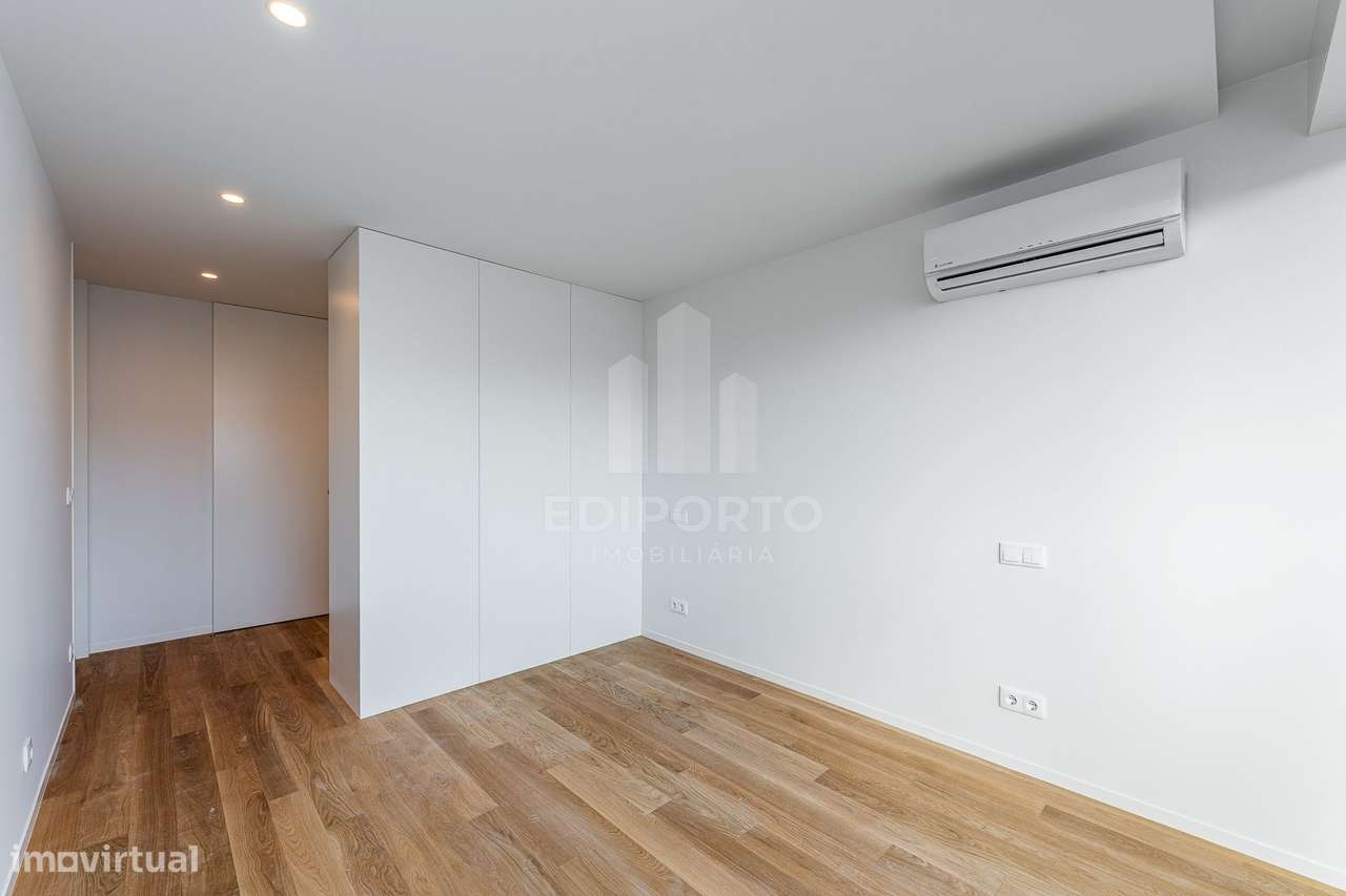 T2 Novo com terraço Pronto a Habitar, arrumos  e 2 Lugares de Garagem-11
