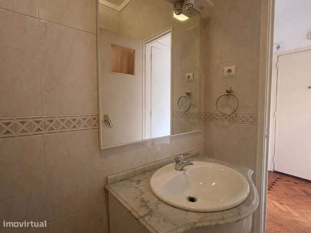 T2 junto ao Cineteatro Municipal da Damaia-17