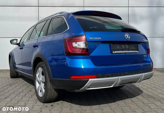 Skoda Octavia Scout 2.0 TDI 4x4 DSG - 12