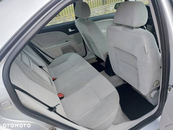 Ford Mondeo 1.8 16V Ghia - 7