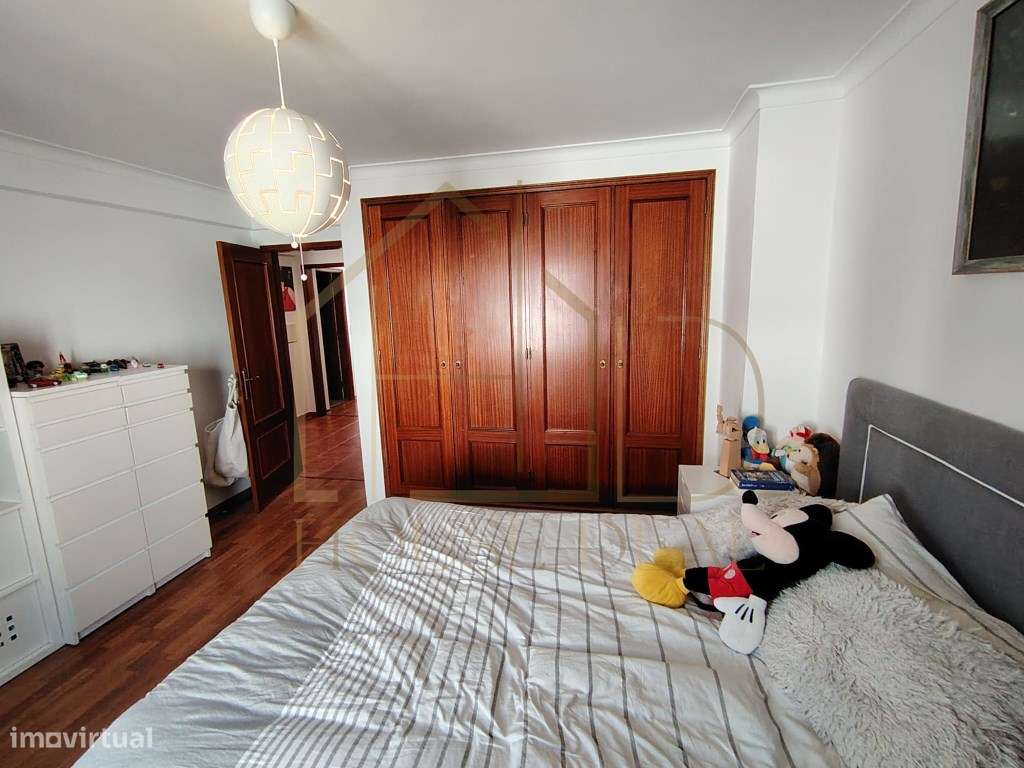 ESPAÇOSA Moradia T4 com Garagem. Stº António da Charneca. Barreiro-17