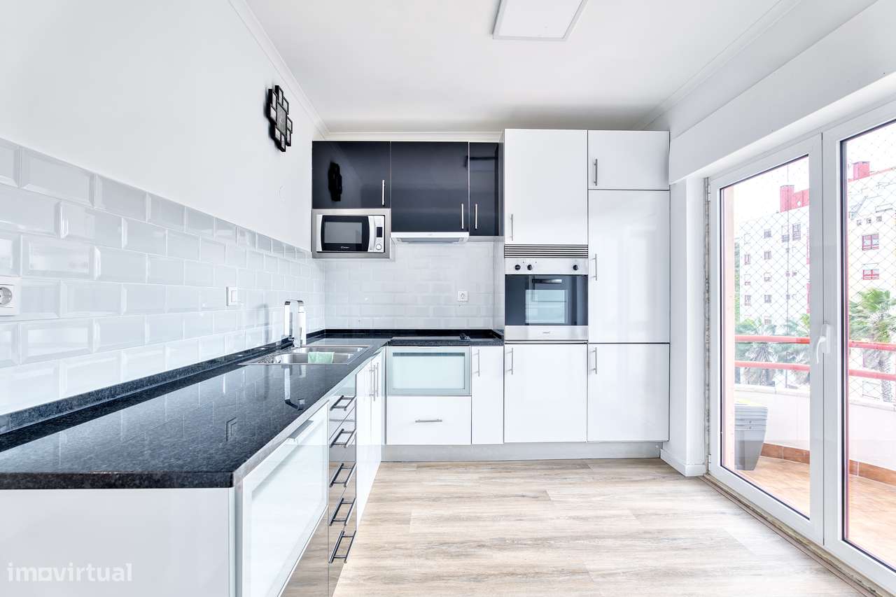 Apartamento T2 Renovado| 2 Elevadores | Vista Desafogada | Loures - Grande imagem: 5/30