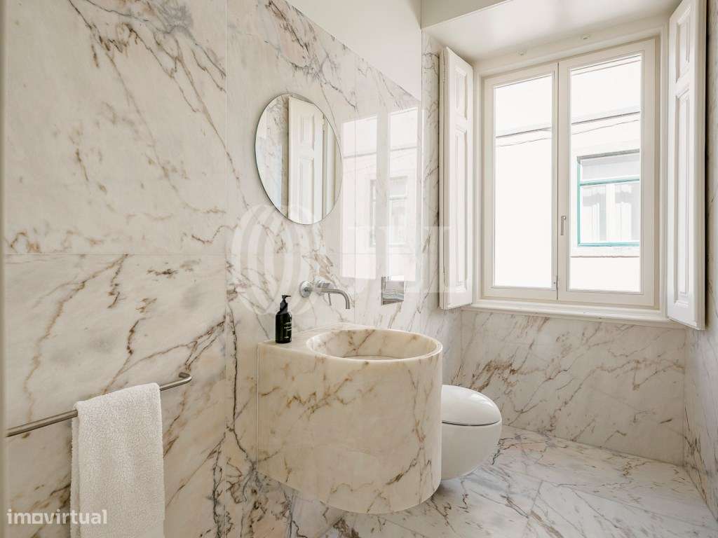 Apartamento T3+2 com jardim, em pleno Castelo, Lisboa-38