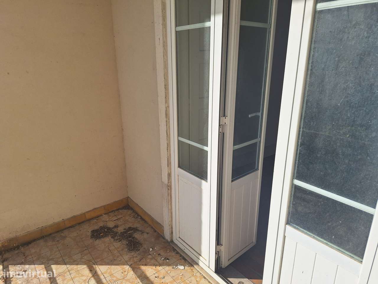 Prédio devoluto SEM Inquilinos junto ao Mercado de Arroios-13