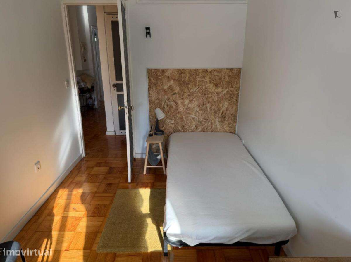 Quarto - localizado em Paranhos Porto - Grande imagem: 5/6