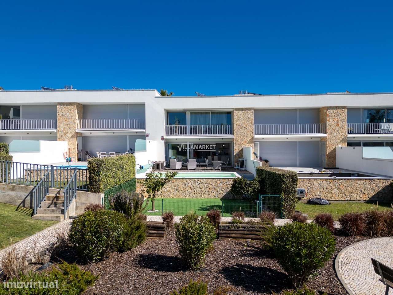LUXUOSA VILLA V3 + 1 COM PISCINA E GARAGEM PRIVATIVA SITUADA NA CORREE-18