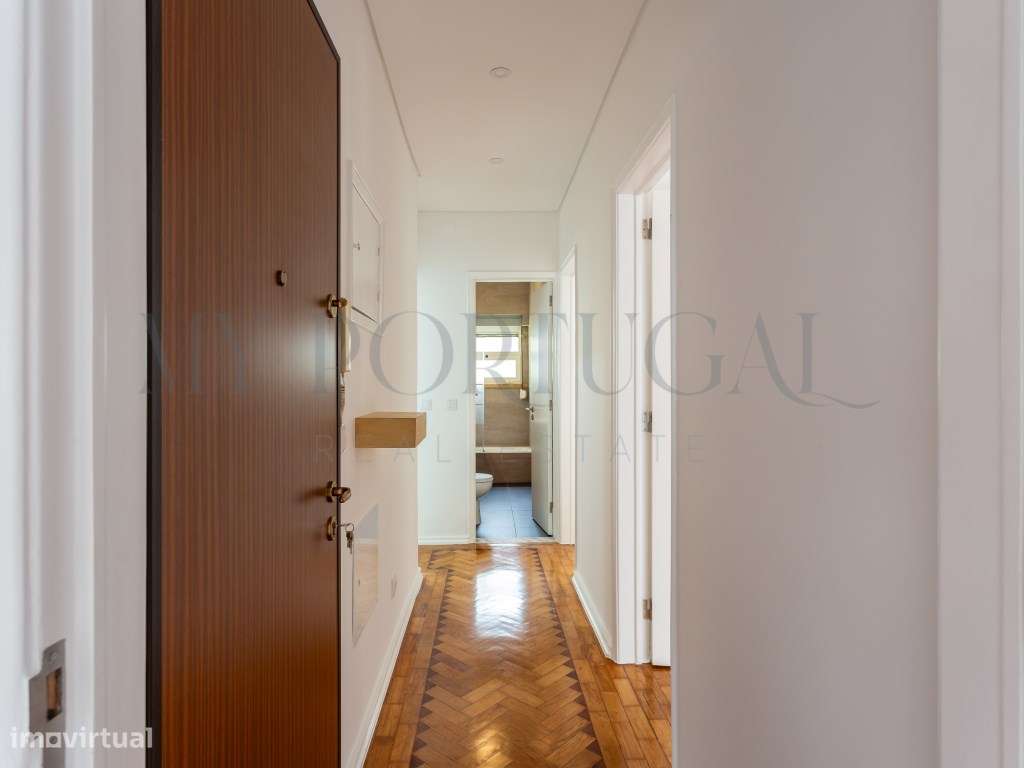 Apartamento T2 Renovado em Benfica - Grande imagem: 2/18