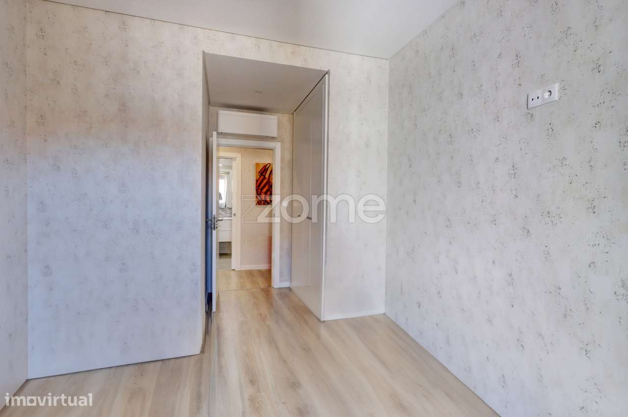 Apartamento T5 Novo em Sacavém-43