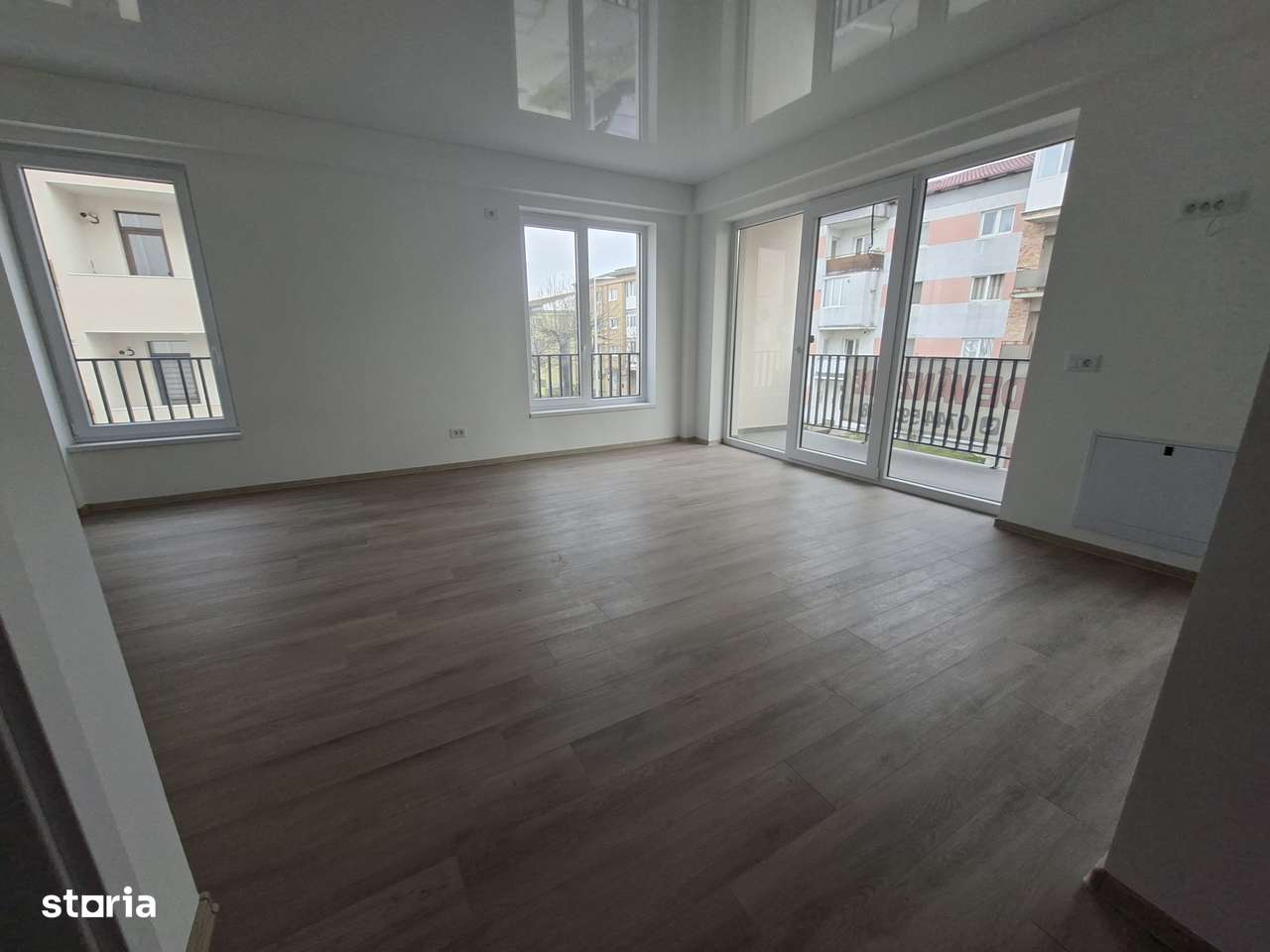 Garsoniera in bloc nou-0