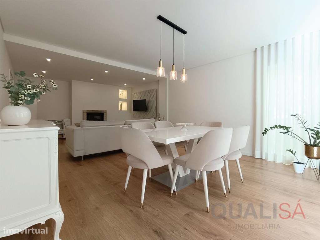 Apartamento T3 de gaveto com varandas, garagem fechada e excelentes...-0