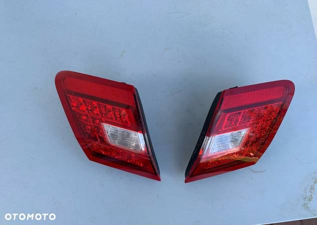 MERCEDES W212 E LAMPA LED TYŁ W KLAPĘ LEWA PRAWA - 1