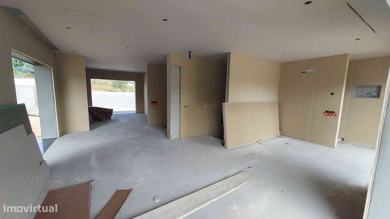 Moradia T3 nova com 3 casas de banho em Fátima-17