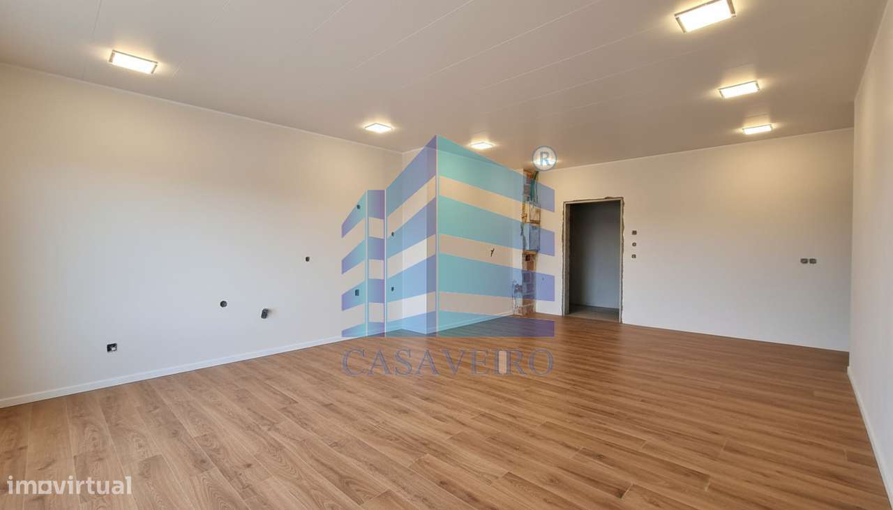 Apartamento T2 com Varanda e Lugar de Garagem - Grande imagem: 4/21