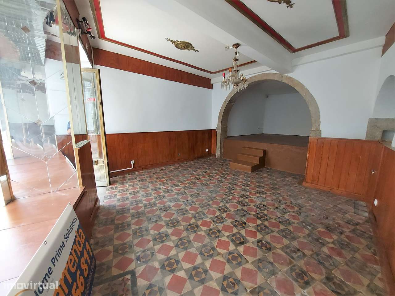 Loja c/montra 2m; caminho do eléctrico 28; 2 WC - Grande imagem: 3/24