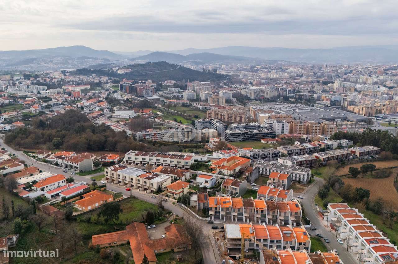 Moradia Individual De Luxo Com Piscina Fraiao Braga
