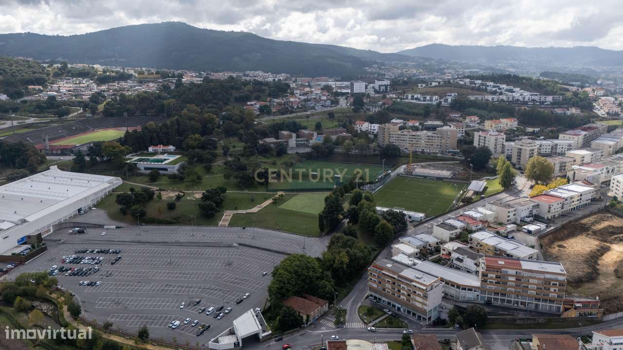 Terreno para um hotel de 70 quartos com um segundo edifício para servi-27