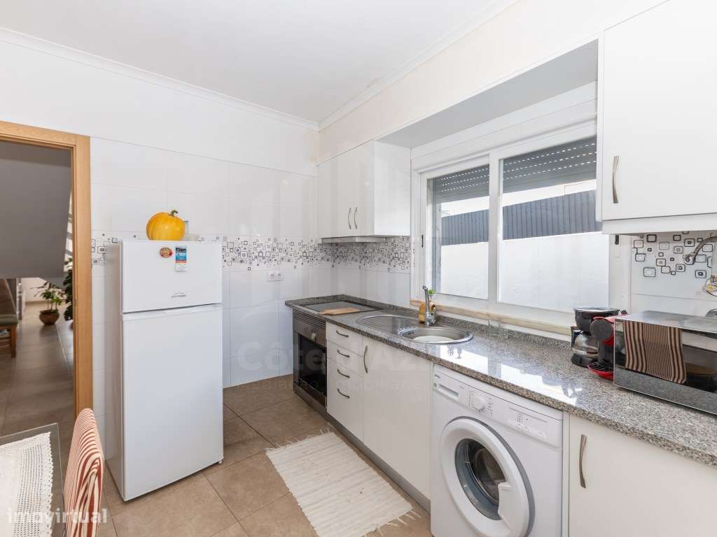 Moradia T2+1 com jardim e Sótão em Fernão Ferro-8