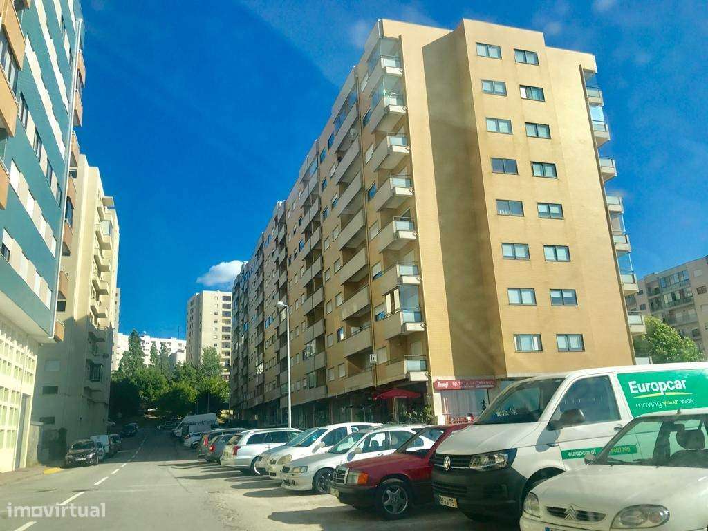 Apartamento T3 Mobilado de Sonho em São Vicente-0