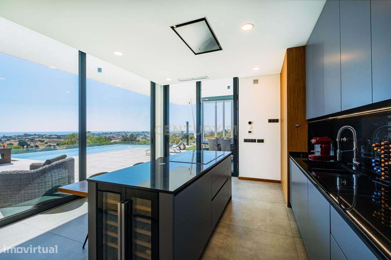 Villa de Luxo com 5 quartos e Vista Mar Panorâmica-11