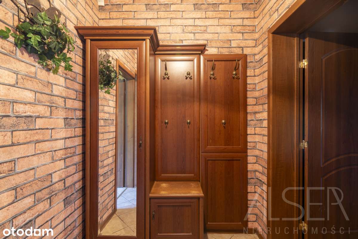 Dom na Osiedlu Bajkowym + Budynek Mieszkalno-Gosp.-9