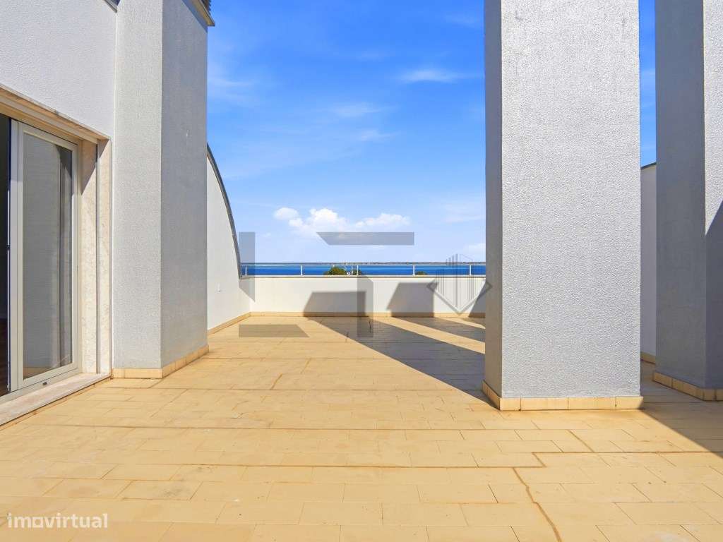 Penthouse T3 (possível T4) com Terraço, plena vista Rio e Garagem, ...-54