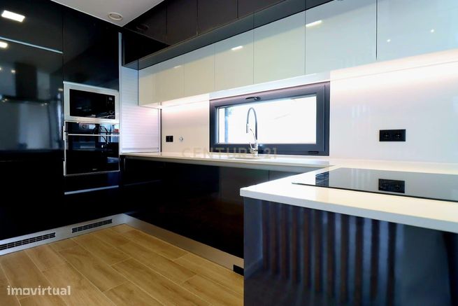 Luxuosa moradia isolada de 5 assoalhadas com excelentes áreas - piscin-5
